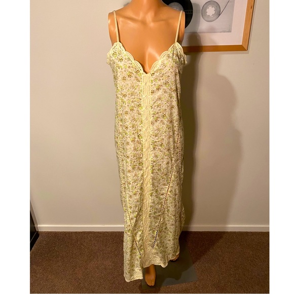 Binny Dresses & Skirts - Binny paisley yellow lace maxi dress size 10